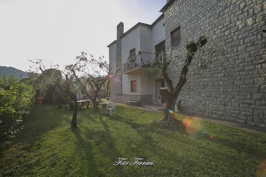 Casa Vacanze Gli Ulivi Del Lago Villa Sale Marasino Exterior photo